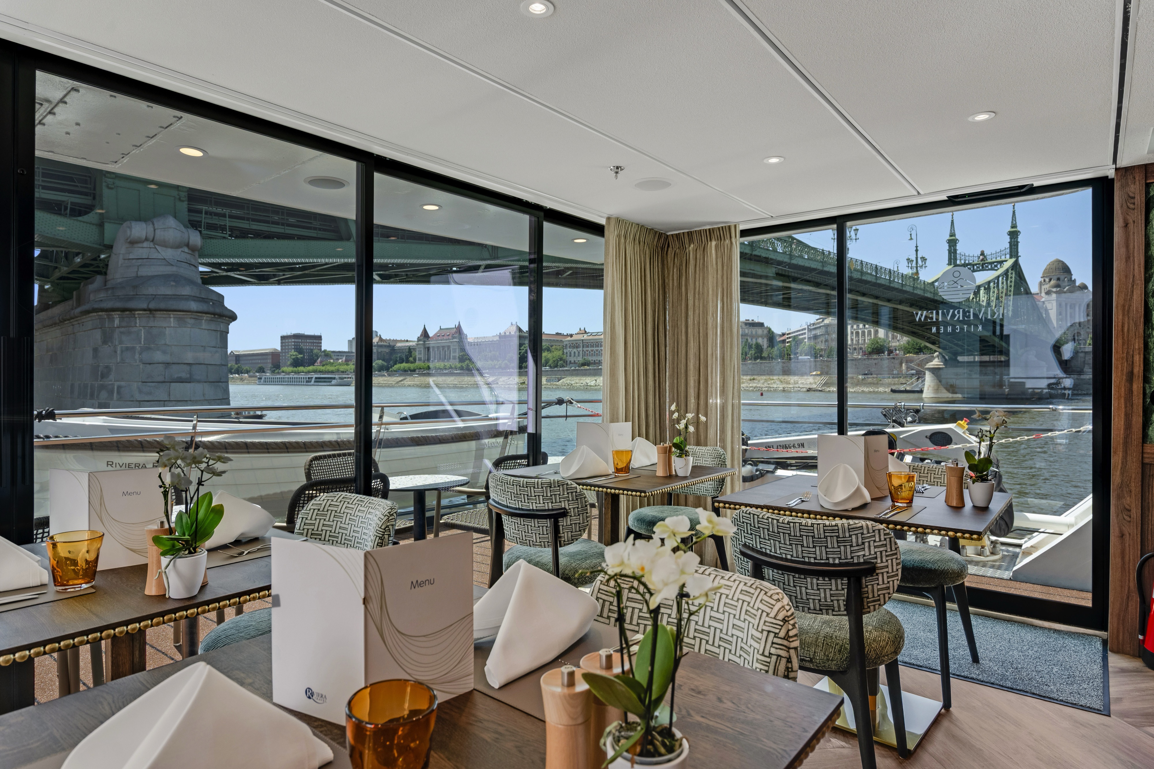 MS Riviera Radiance - Riverview Kitchen